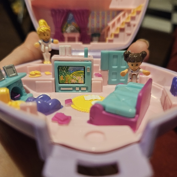 Polly Pocket Vintage Bluebird Toys 1994 Polly’s Video Slumber Party Complete - Picture 3 of 6